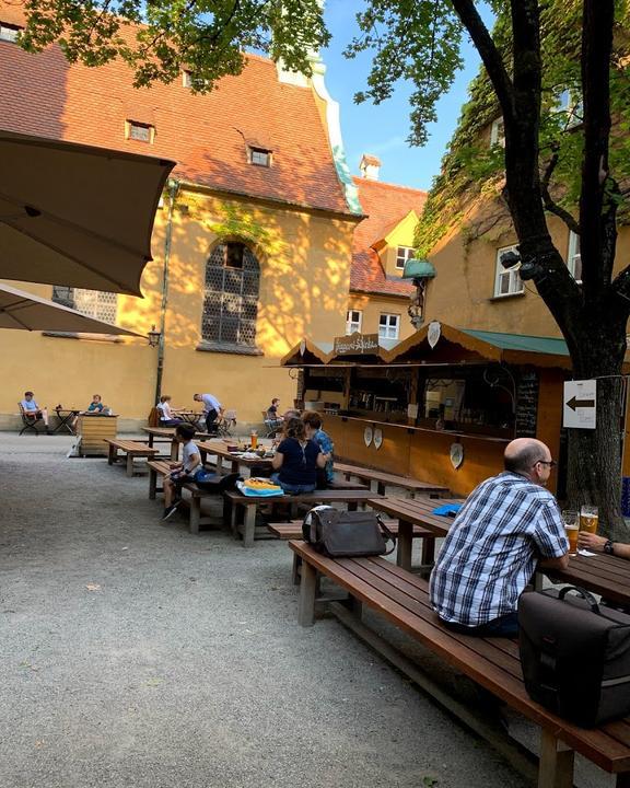 Die Tafeldecker in der Fuggerei